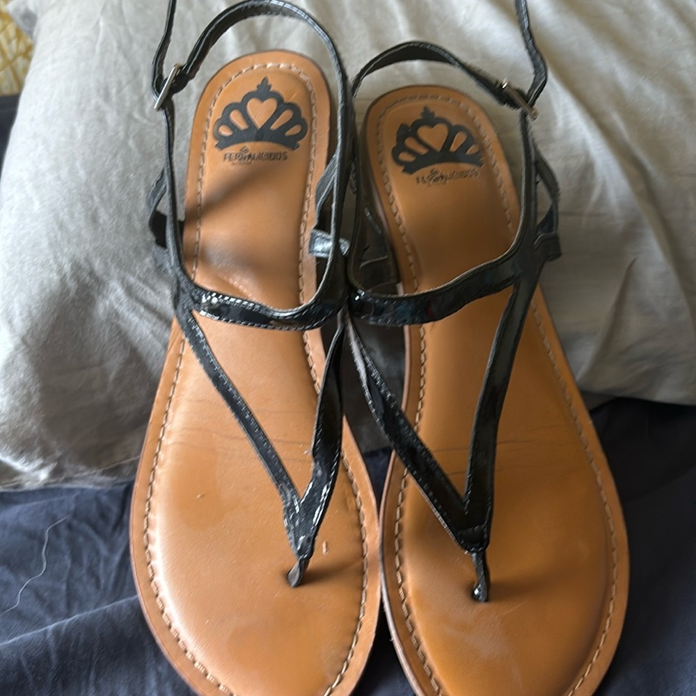 Strappy sandal